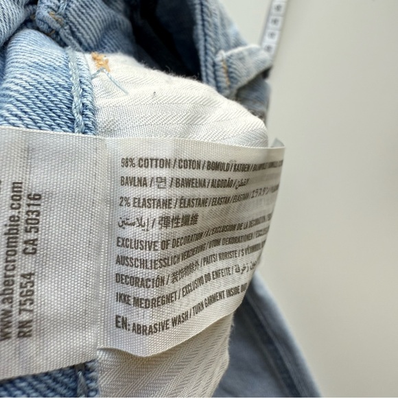 Hollister Ultra High-Rise Mom Jeans Distressed Jeans Size 25 - Picture 6 of 9